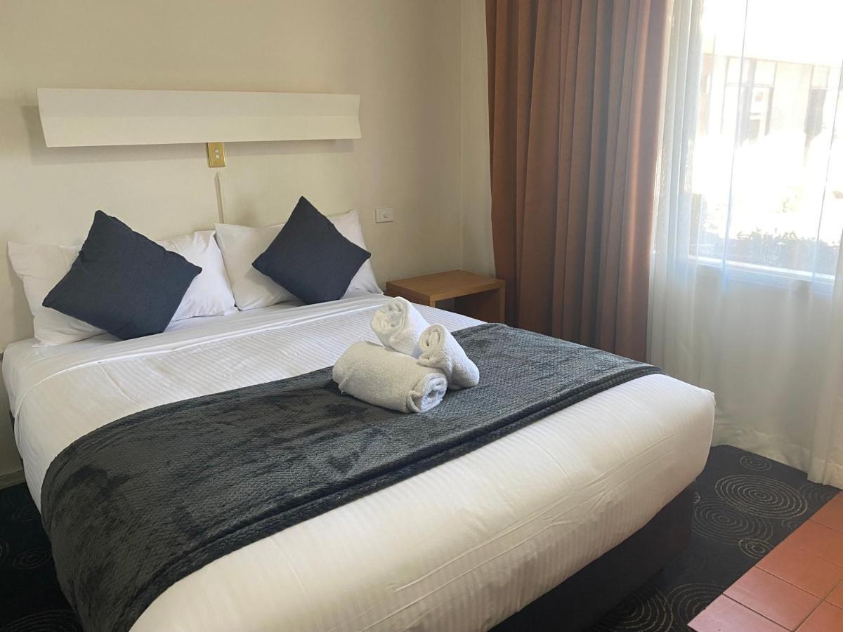 גולבורן The Astor Hotel Motel מראה חיצוני תמונה